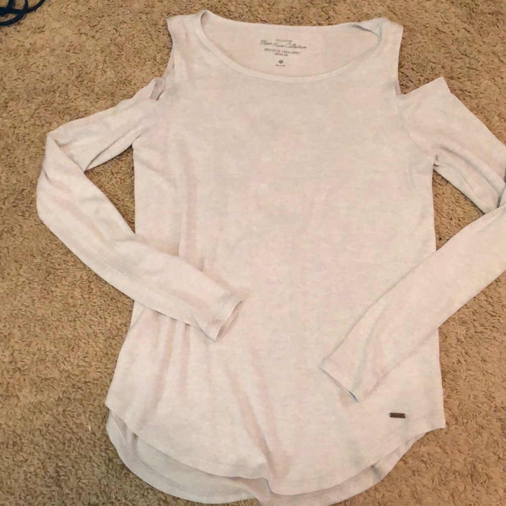 Off white long sleeve t shirt w/ shoulder cut out